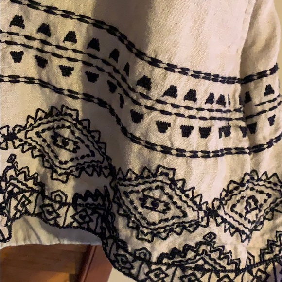 Embroidered romper - Picture 2 of 3